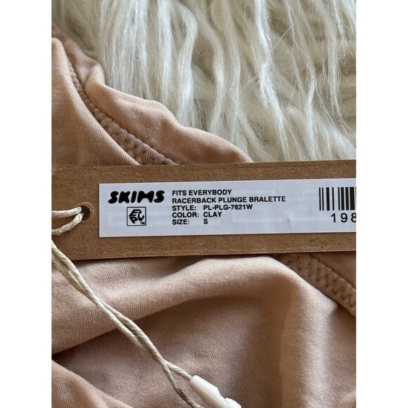 Skims Fits Everybody Racerback Plunge Bralette Clay
Size Small - Picture 7 of 7